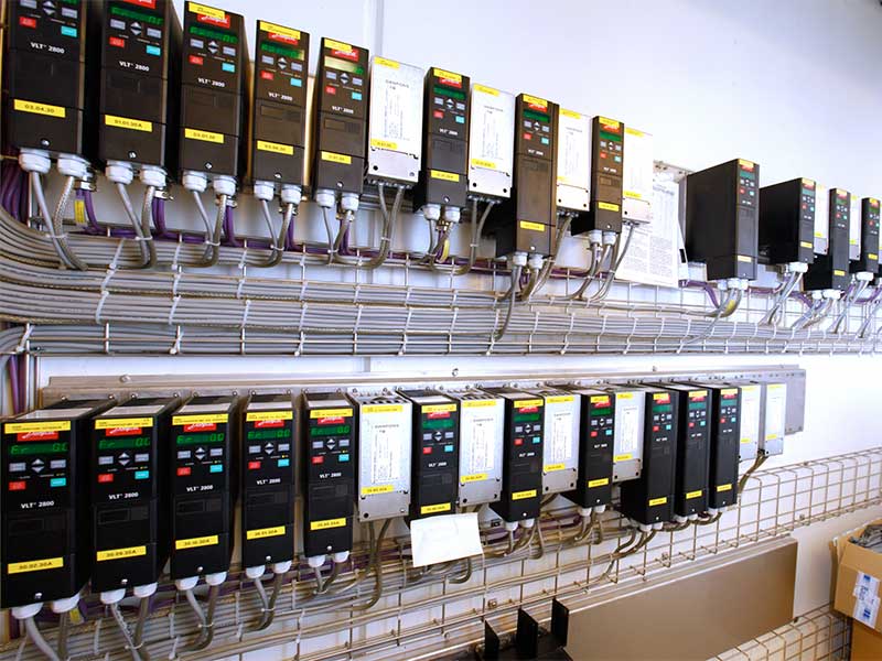 Schakelkast met VLT motor drives en Siltec kabelgoten